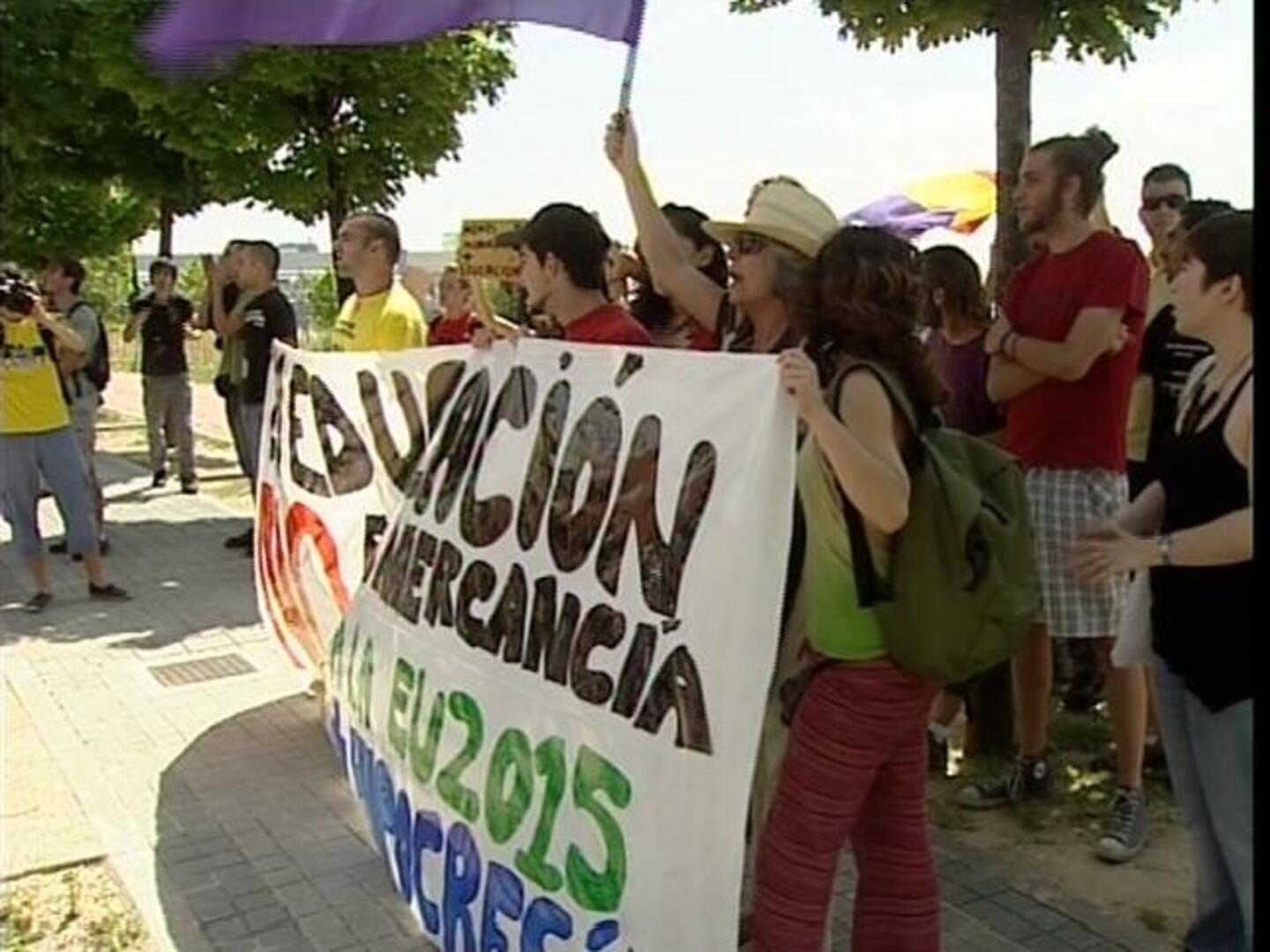 El Príncipe «saluda» a los «indignados» en la Universidad Autónoma de Madrid