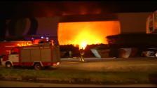 Un incendio ha arrasado una planta de reciclaje en O Porriño (Pontevedra)