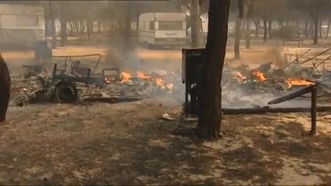 El fuego desatado este sabado en Moguer lleva 24 horas activo