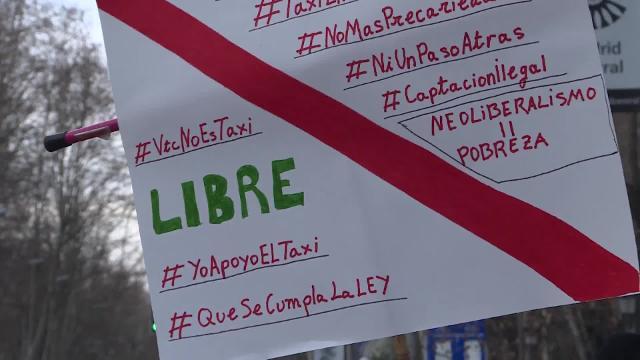 Taxistas vuelven a manifestarse por el centro de Madrid