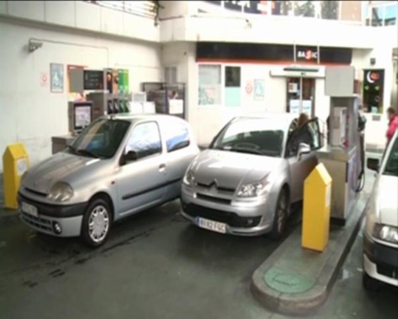 Los precios bajan dos décimas por el abaratamiento de la gasolina y los alimentos