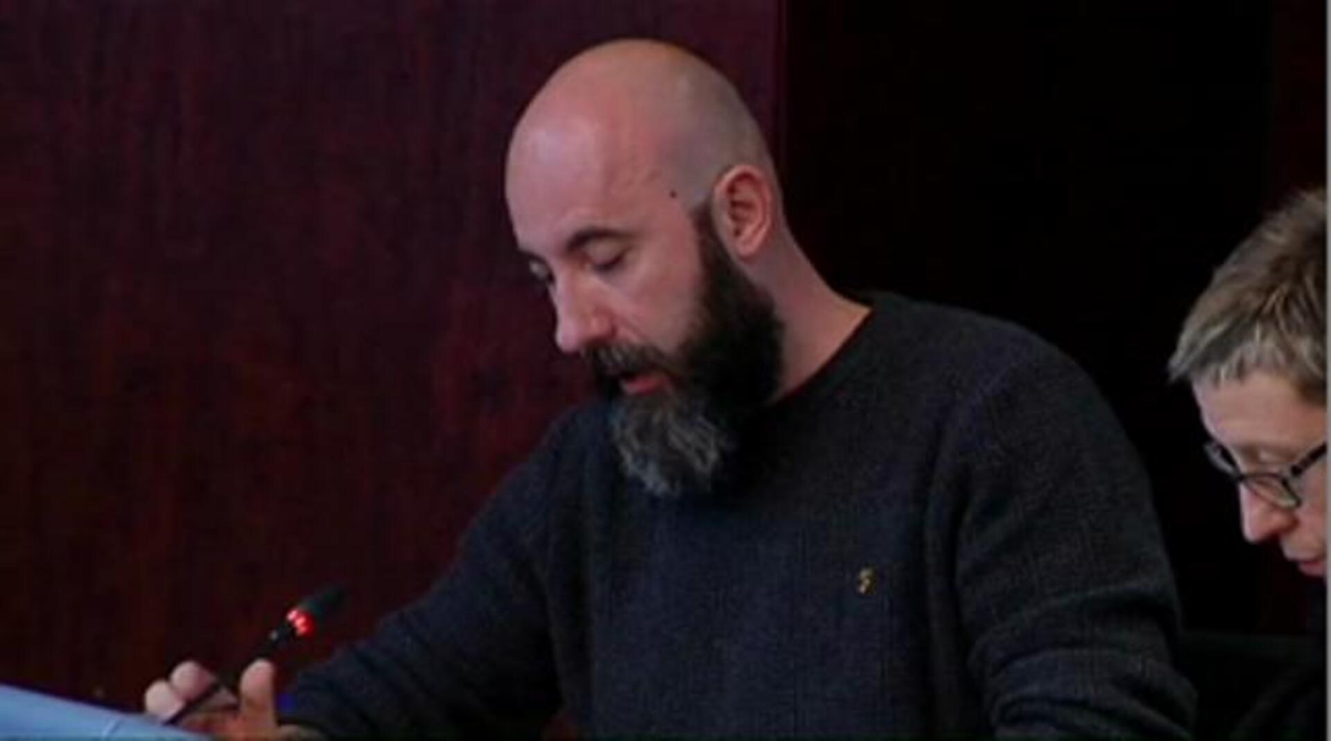 El portavoz de la CUP en Barcelona amenaza al Rey