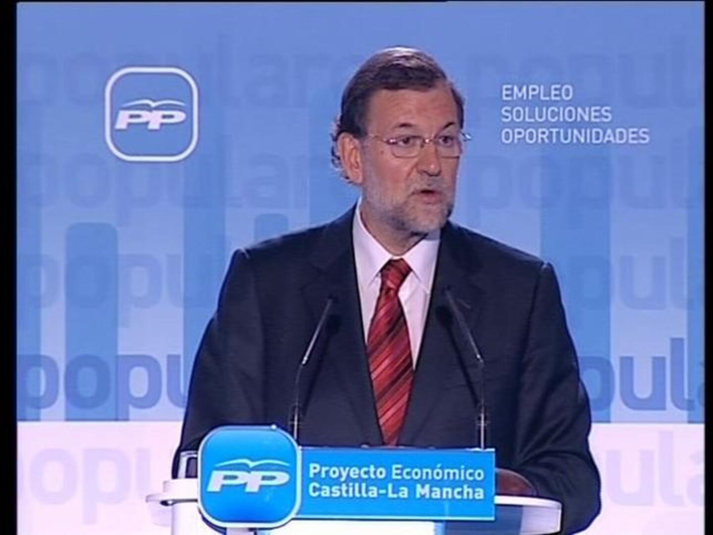 Rajoy pide a Zapatero que «convoque elecciones o que gobierne»