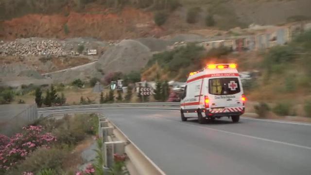 Dos heridos graves en un nuevo salto masivo de la valla de Ceuta
