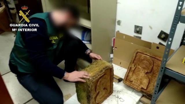 Devueltos a España dos relieves visigodos robados en 2004