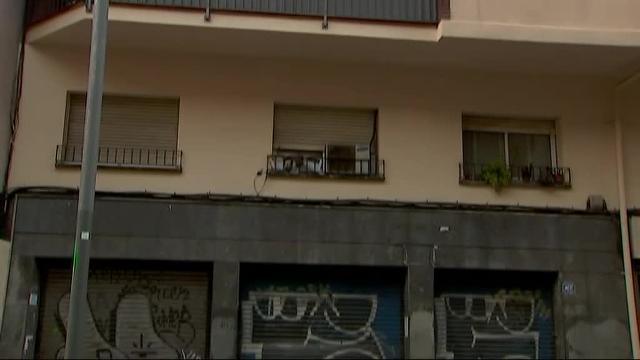 El Ayuntamiento de Barcelona precinta las obras de un &quot;piso-colmena&quot; por considerarlos &quot;infraviviendas&quot;