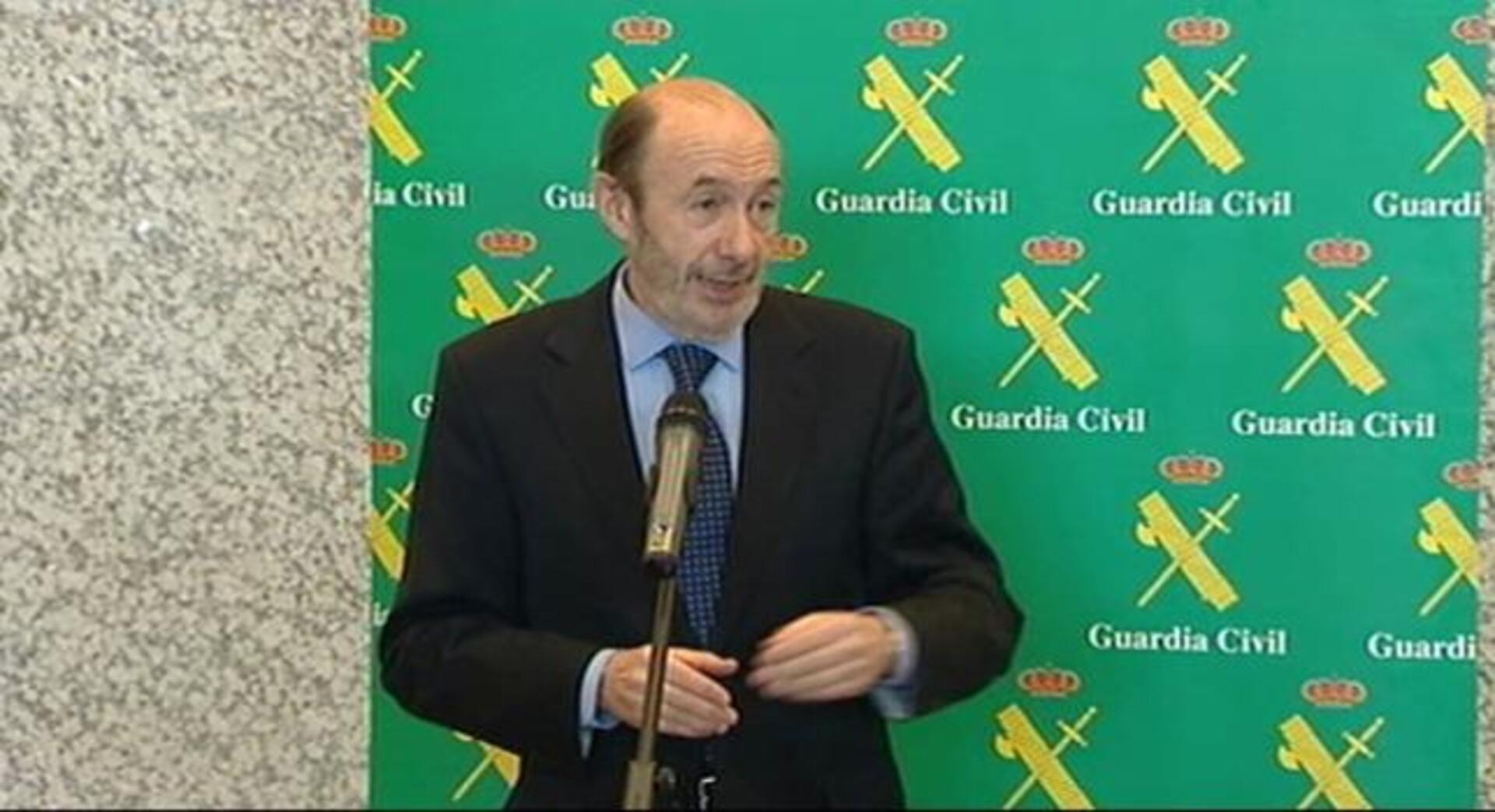 Rubalcaba contesta a Alonso: «En EE.UU. van a 110 y no les he visto quedarse dormidos»