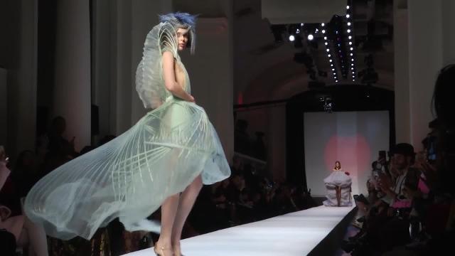 Jean Paul Gaultier presenta en París una colección de inspiración asiática