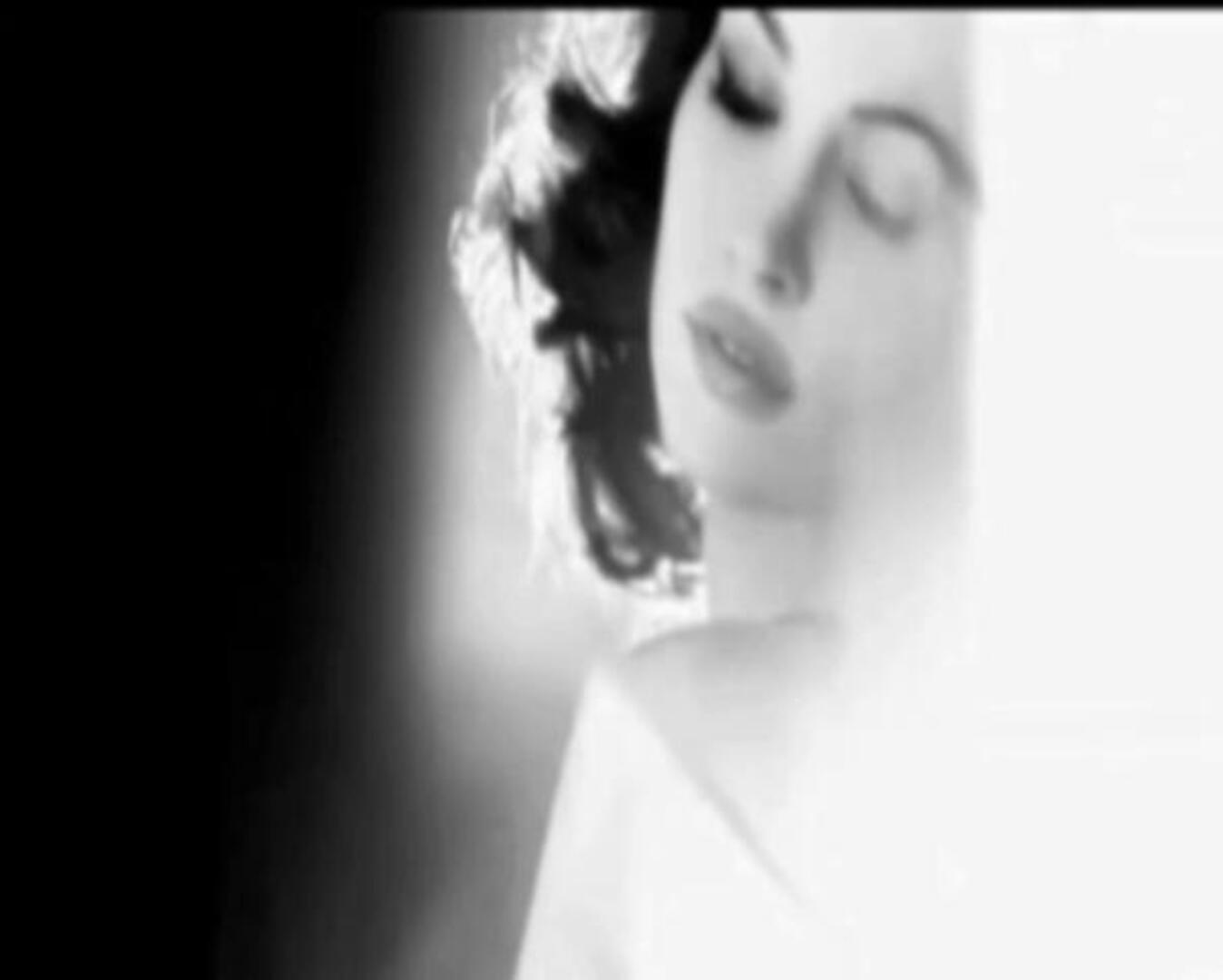 Borran parte de los tatuajes de Megan Fox de la portada de «Grazia»