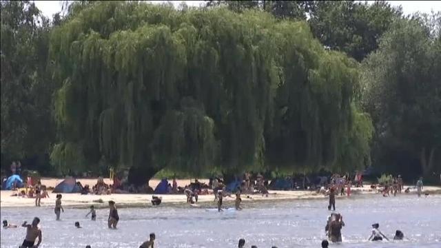 La ola de calor ha hecho muy difícil el turismo en ciudades como Roma, París o Munich y ha dejado imágenes que se repetirán los próximos días