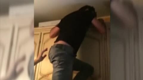 Antonio Pelle salió de su escondite tras un gran armario