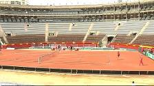 El primer entrenamiento de Rafa Nadal para la Copa Davis en la pista de la plaza de toros de Valencia