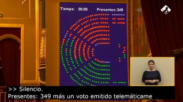 El ministro de Hacienda, Cristóbal Montoro, durante su intervención en el debate en el pleno del Congreso de las enmiendas a la totalidad del proyecto de Presupuestos Generales del Estado para 2017