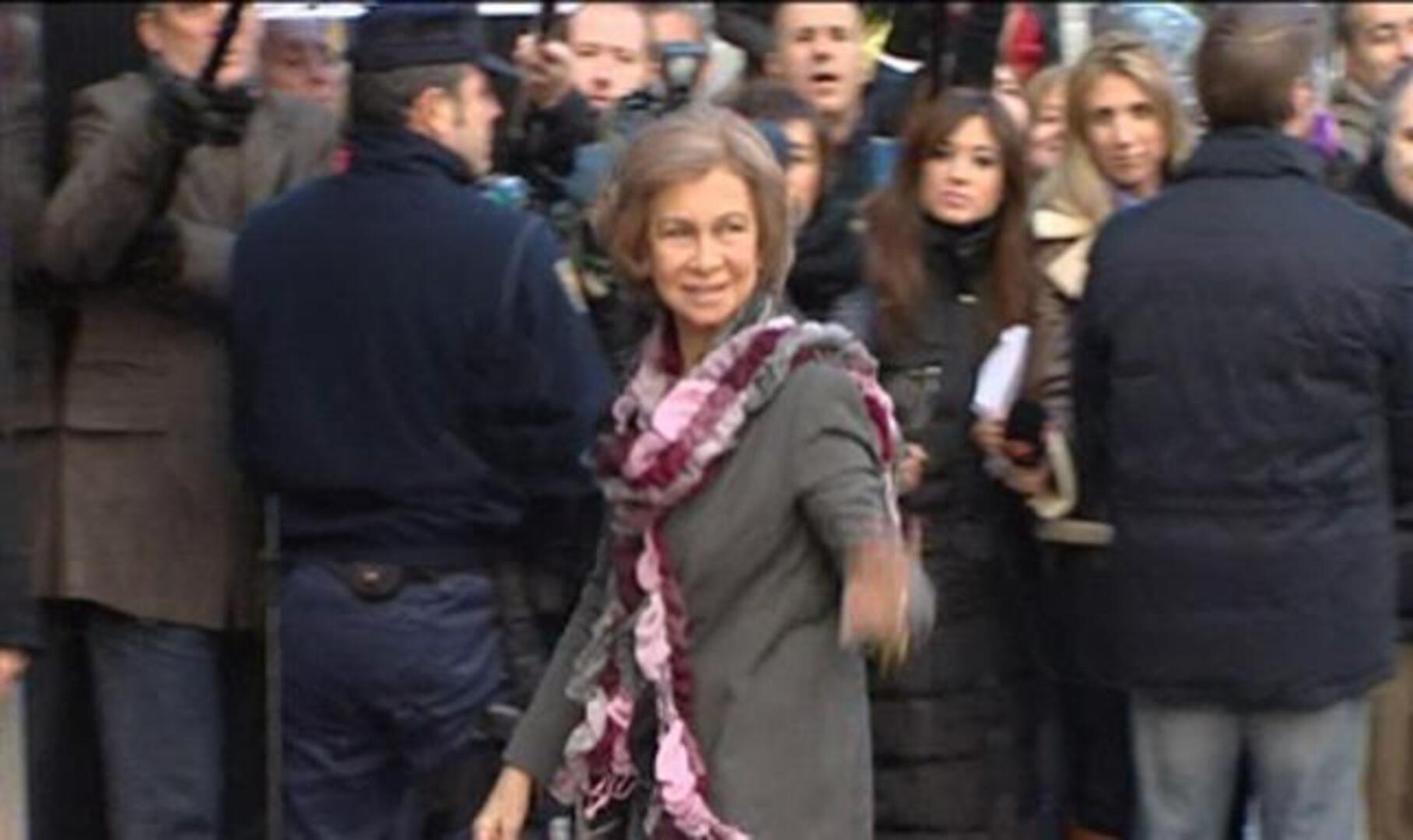 La Infanta Doña Elena bromea tras visitar al Rey: «Ha salido corriendo a por mí»