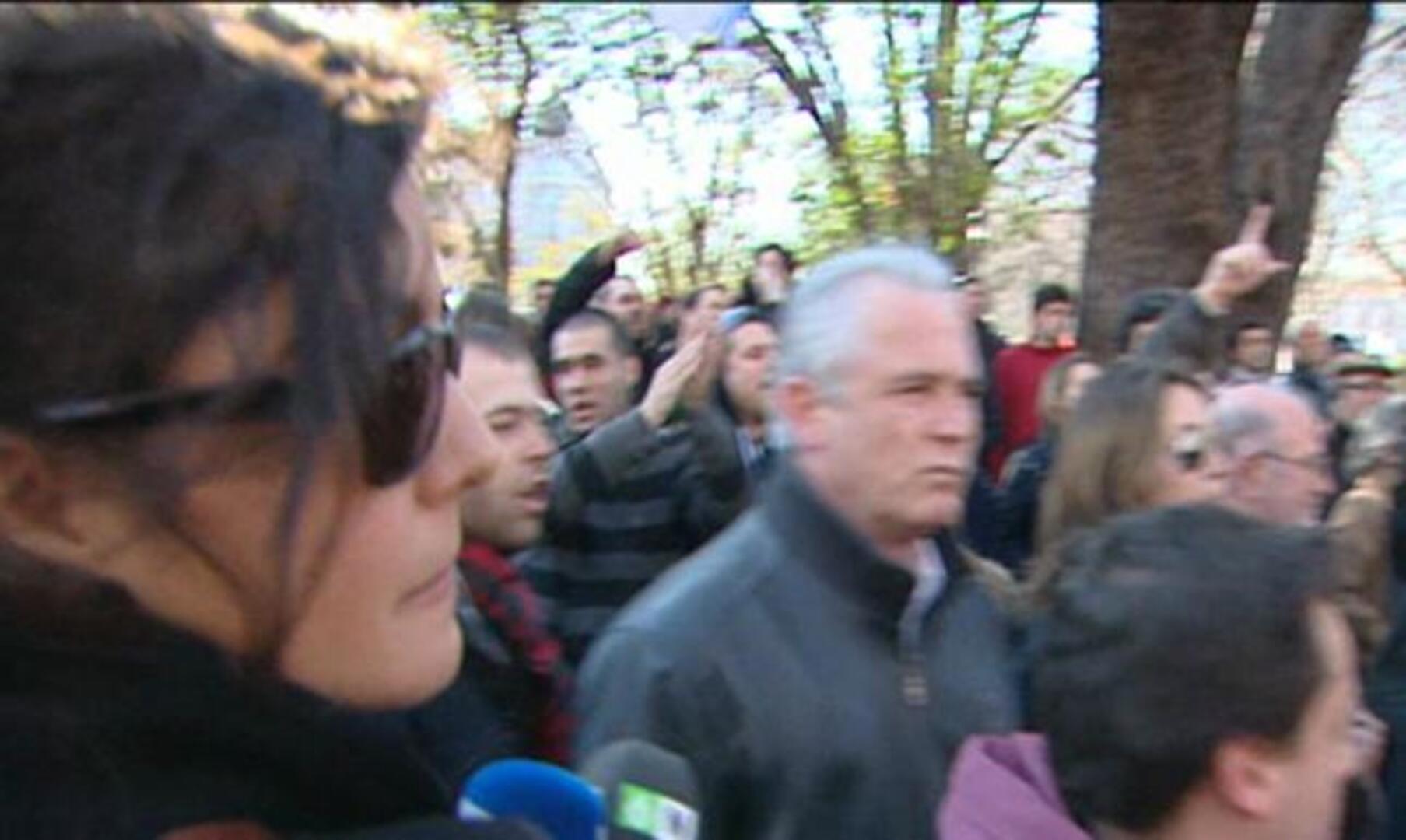 Indignados abuchean a la socialista Soraya Rodríguez en la marcha contra la reforma laboral