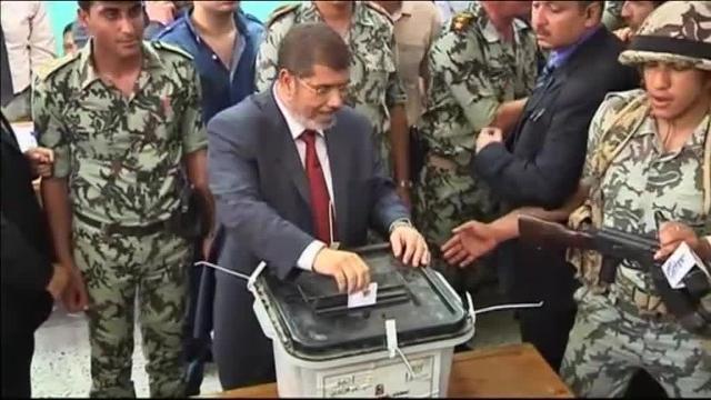 Muere el expresidente de Egipto Mohamed Morsi durante un juicio