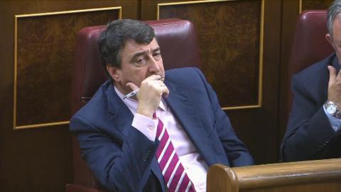 Rajoy sitúa a Rivera como socio y evita interpelaciones a un PSOE en crisis