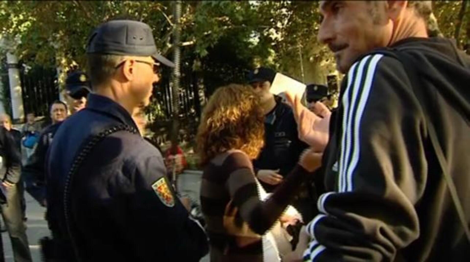 Unas dos mil personas se manifiestan pacíficamente pero no logran rodear el Congreso