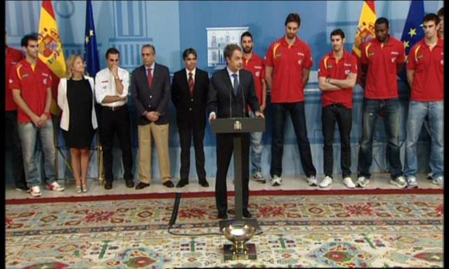 Zapatero: «Sois leyenda para los españoles y el baloncesto»