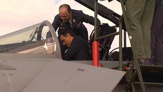 Sánchez, a los mandos de un Eurofighter