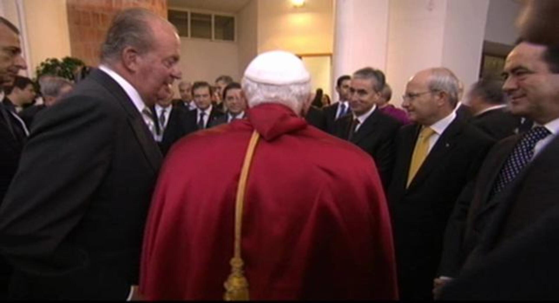 Los Reyes reciben al Papa en la Sagrada Familia
