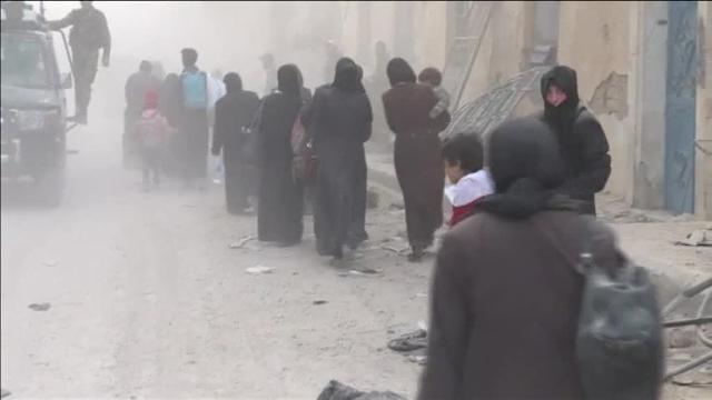 Huyen de Guta Oriental cerca de 25.000 civiles aprovechando los corredores humanitarios