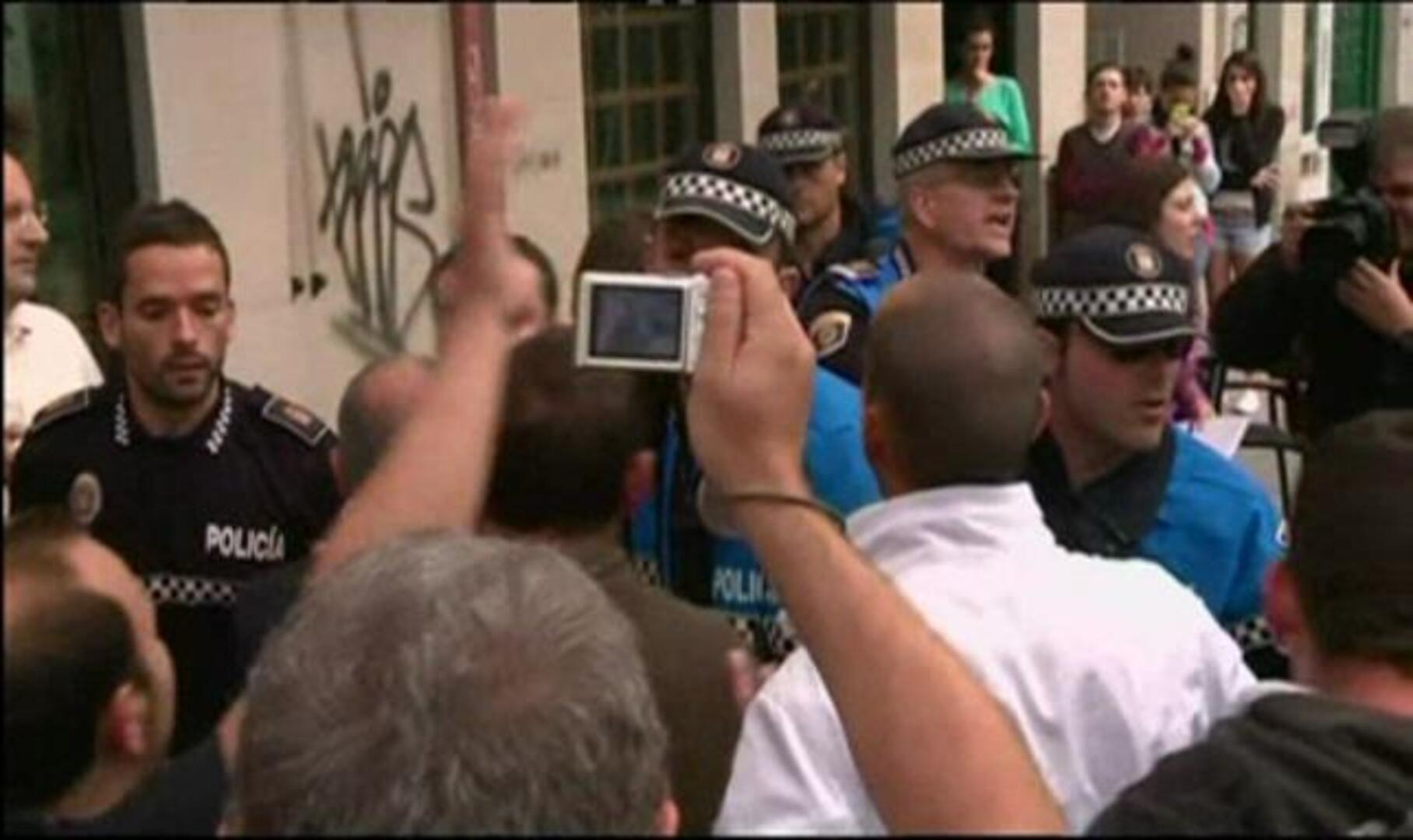 Un centenar de mineros arroja huevos al alcalde de Ponferrada
