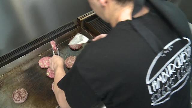 Un restaurante valenciano crea la hamburguesa fallera