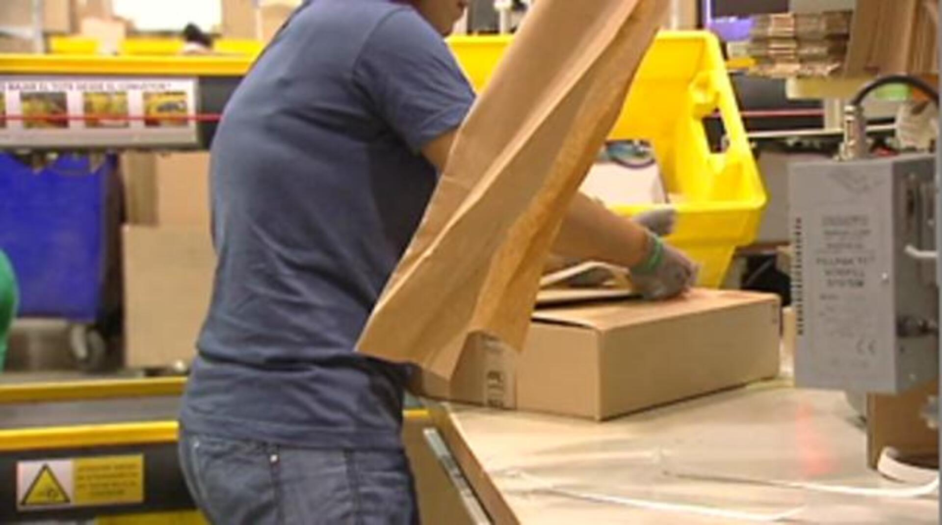 La calle Preciados, repleta de personas para