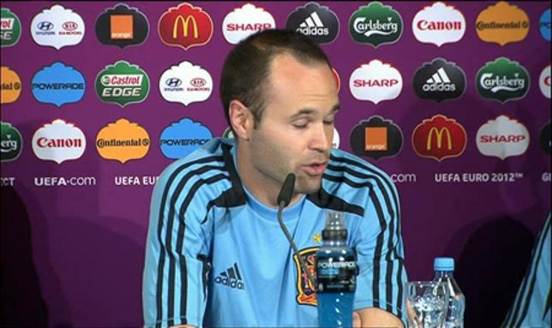 Casillas: «Si la Eurocopa llega a ser en 2011 habríamos tenido problemas»