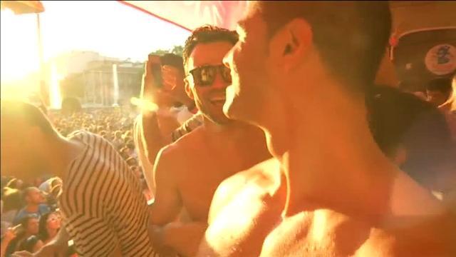 Multitudinario desfile del Orgullo Gay en Madrid