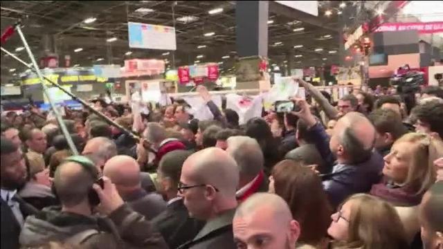 Sonora pitada a Macron en su primer Salón de la Agricultura como presidente