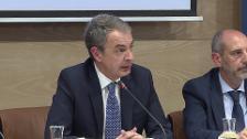 Zapatero contradice a los barones del PSOE y apuesta por una «respuesta singular» para Cataluña