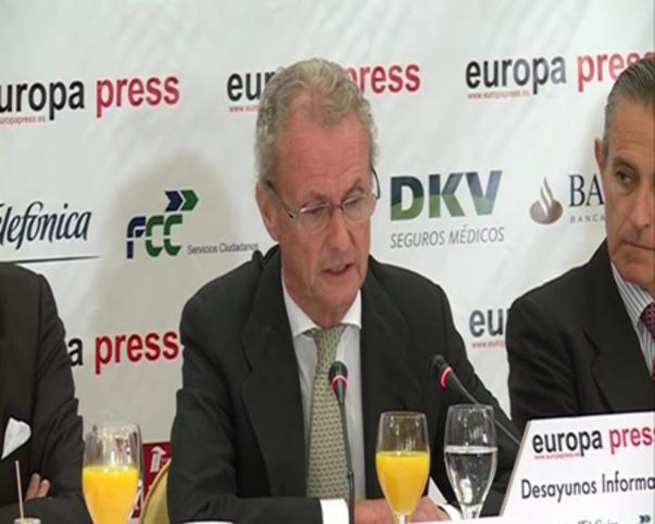 Morenés: «Un español gasta 11 euros al año en Defensa; un francés, 40 euros»