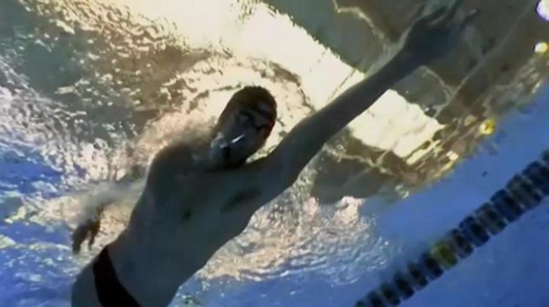 Michael Phelps posa en bañador para Louis Vuitton