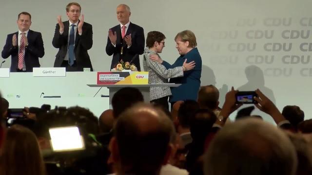 CDU elige a Kramp-Karrenbauer como sucesora de Merkel