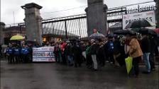 trabajadores de El Dueso levantan el bloque de acceso al penal