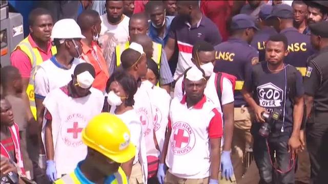 Rescate de un nuevo niño superviviente del derrumbe en Nigeria