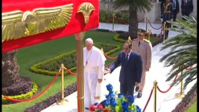 El Papa Francisco llega a Egipto para defender la reconciliación entre religiones