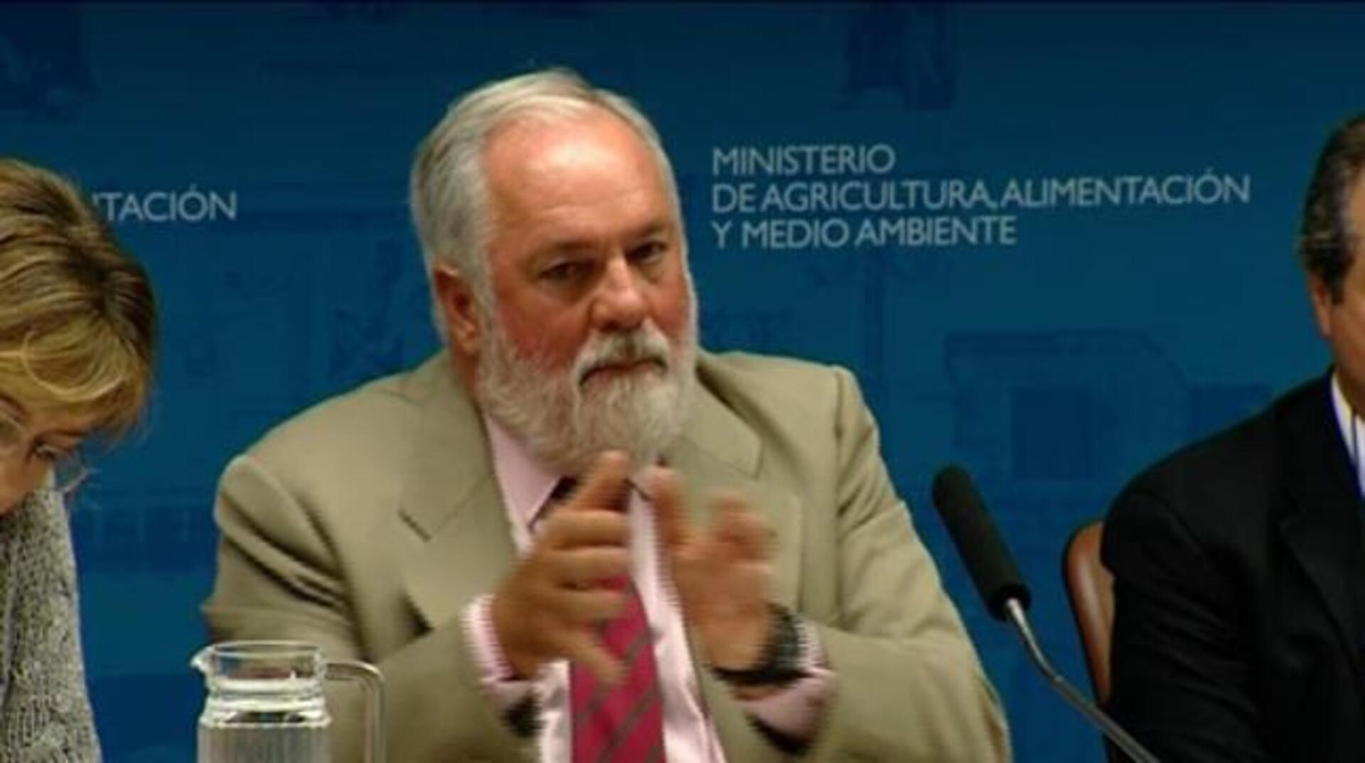 Cañete responde que «en muchos casos» se han anticipado a la petición de ayuda de las autonomías