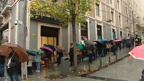 Los bombos esperan en el Teatro Real a repartir suerte