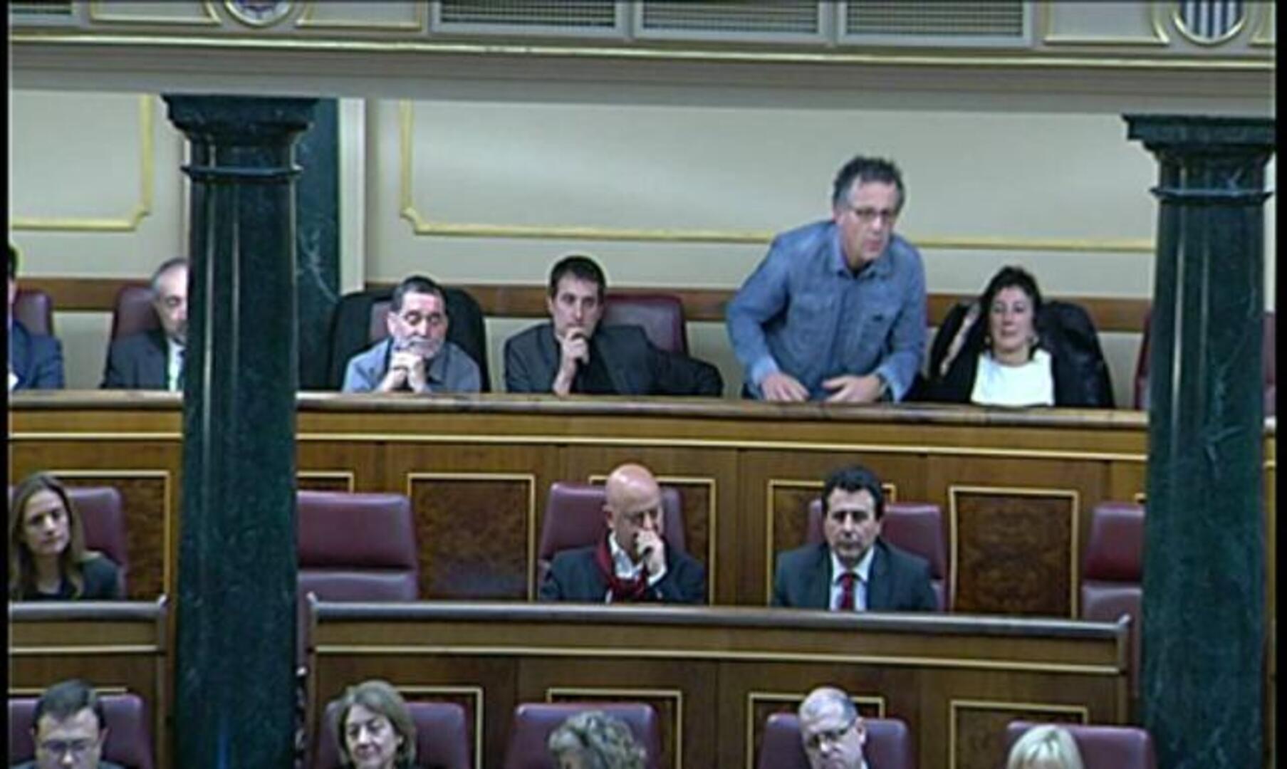 Mañana de gestos y de saludos de «ministrables» en el Congreso