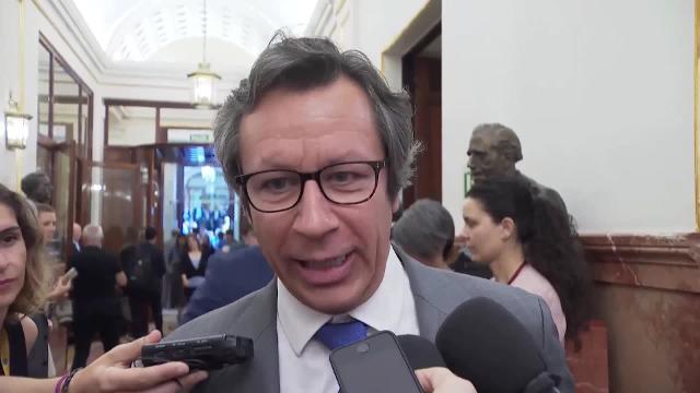 Floriano asegura &quot;parecerle bien&quot; candidaturas de Cospedal y Santamaría