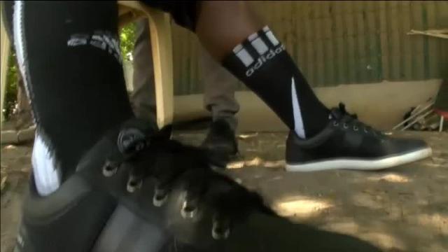 La joven tanzana que ha centrado las miradas de Trump y medio mundo por su virtuoso manejo del balón