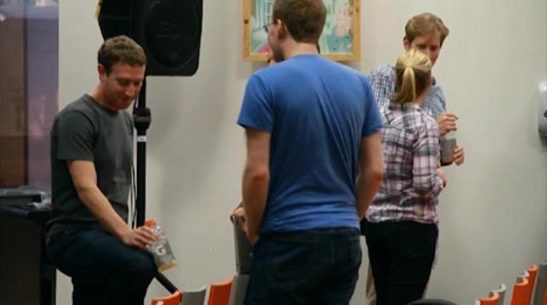 Mark Zuckerberg y su mujer, Priscilla, junto a su hija