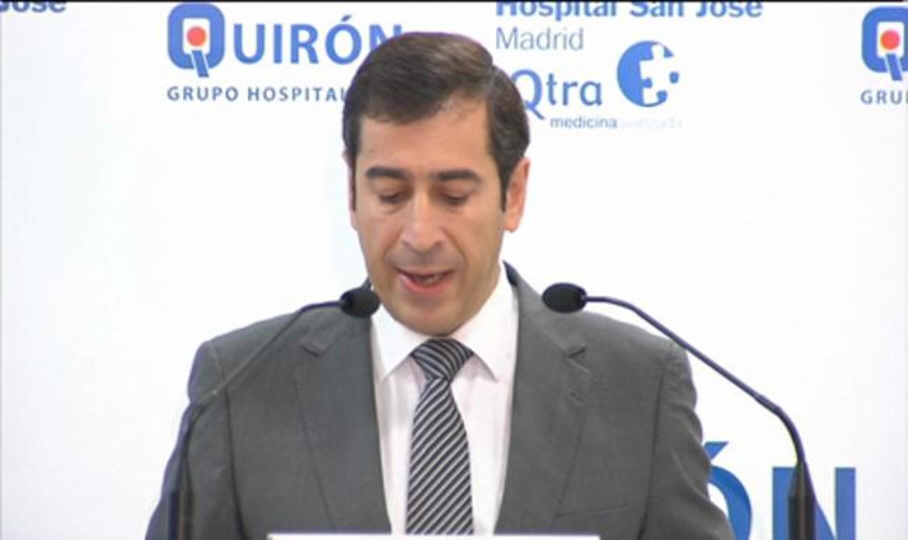 El Rey ya se levanta y camina con autonomía por la habitación