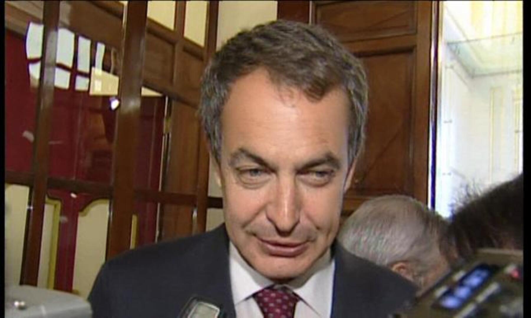 Zapatero corrige a López, convoca al PSOE el viernes e insiste en que habrá primarias