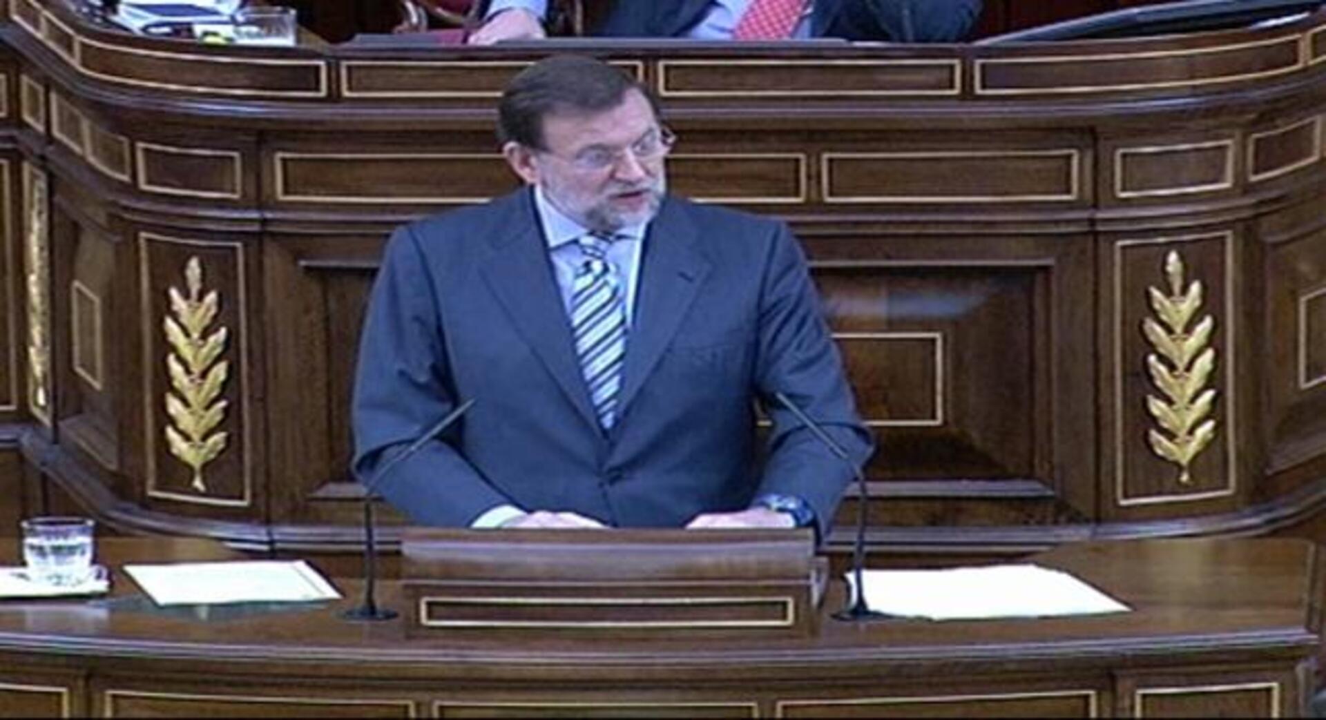 Rajoy a Zapatero: «Es una broma de mal gusto que presuma de política social»