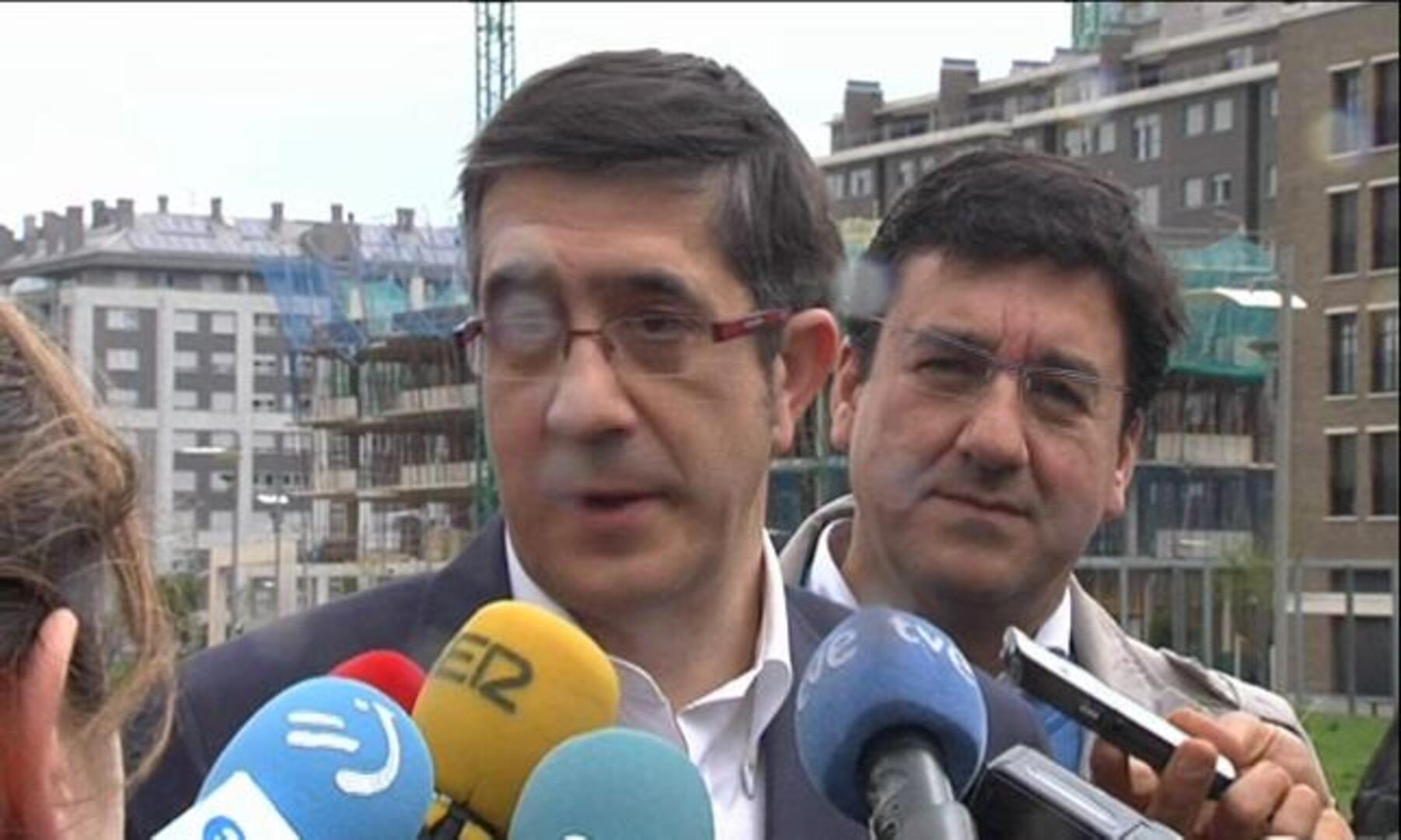 Basagoiti: «Con Bildu, además de poner lupas, hay que quitarse la venda de los ojos»