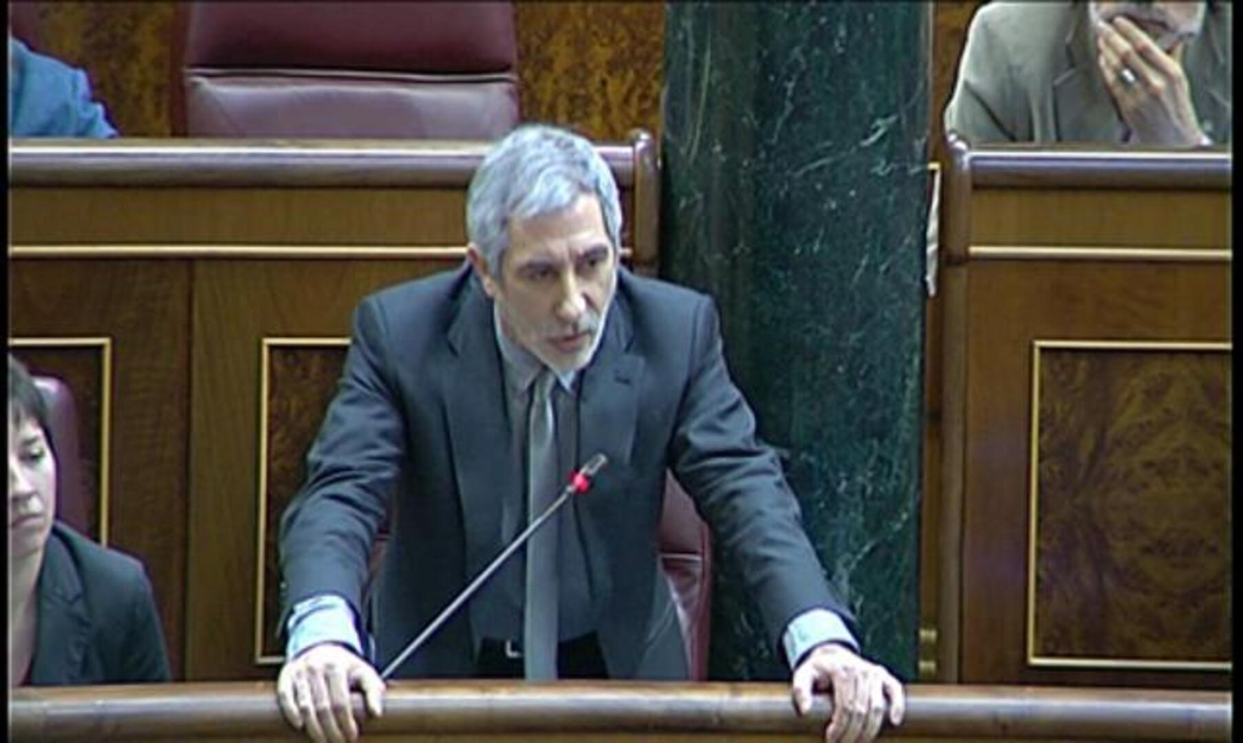 Llamazares no mide y llama a la rebelión contra la reforma laboral como contra Irak